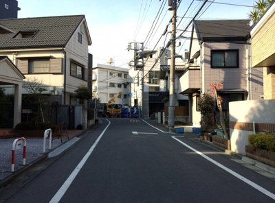【周辺】 | 駒場1-5賃貸住宅 | 前面道路