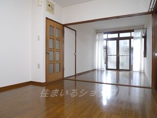 広島市安佐北区口田５丁目の一戸建ての居間・リビング