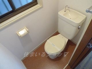 広島市安佐北区口田５丁目の一戸建てのトイレ|コンセント・窓あり