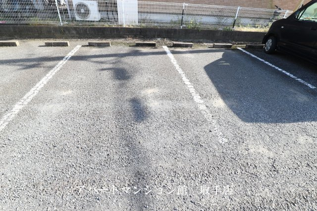 ハイマート井野の駐車場