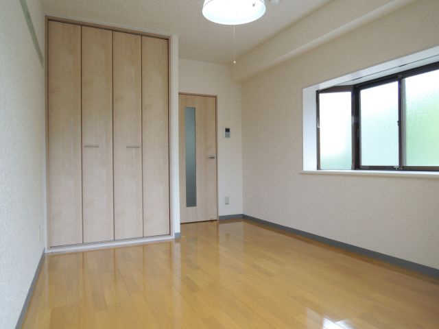 エトワール永山の洋室|角部屋出窓有【エトワール永山】