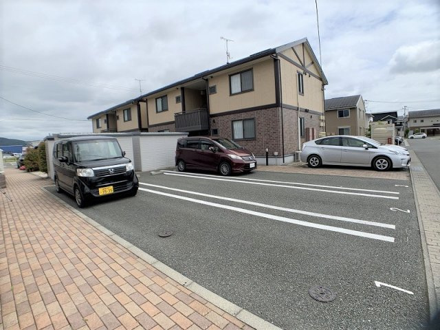 リビングタウン飯岡新田Ⅱの駐車場