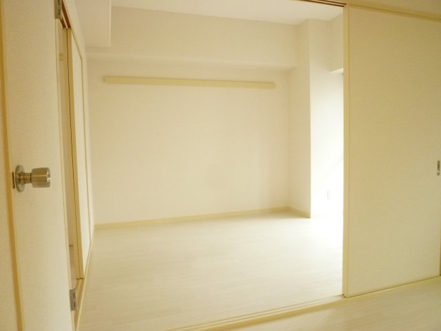 大阪市浪速区元町１丁目の賃貸マンションの居間・リビング