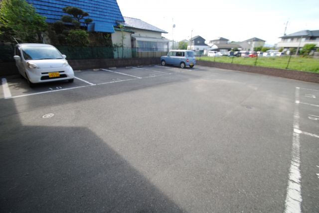 グレースメゾンの駐車場