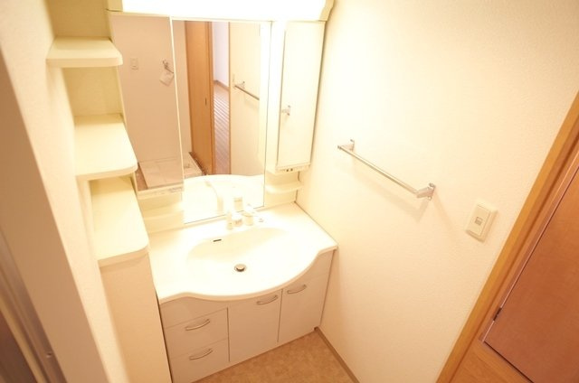 アーバス大手門の洗面所|アーバス大手門（1ＬＤＫ）　洗面所