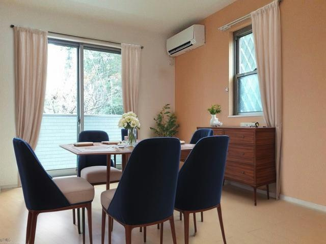 シティフォレスト米ノ城Aの居間・リビング