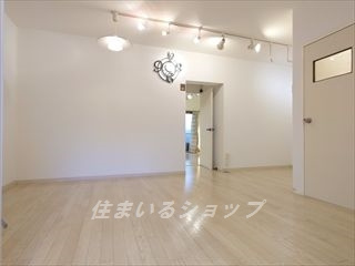 城ヶ丘マンションの居間・リビング|１１帖のＬＤＫ