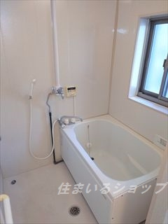 城ヶ丘マンションの浴室|オートバス・シャワー・窓・網戸あり