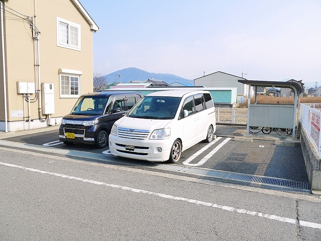 サンシャインⅤ（5）の駐車場