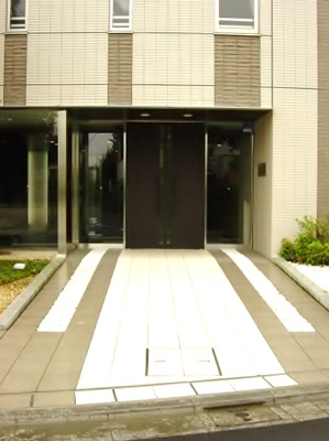 【エントランス】 | プレミアコンフォート高井戸 | アプローチ