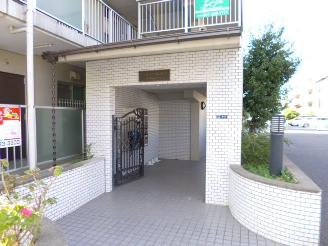 市川グリーンタウン第二ミズホのエントランス