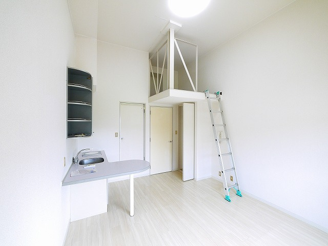 リバーヒル帝塚山の洋室