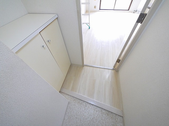 リバーヒル帝塚山の玄関