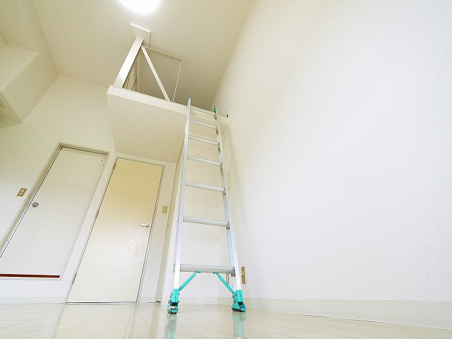 リバーヒル帝塚山の洋室
