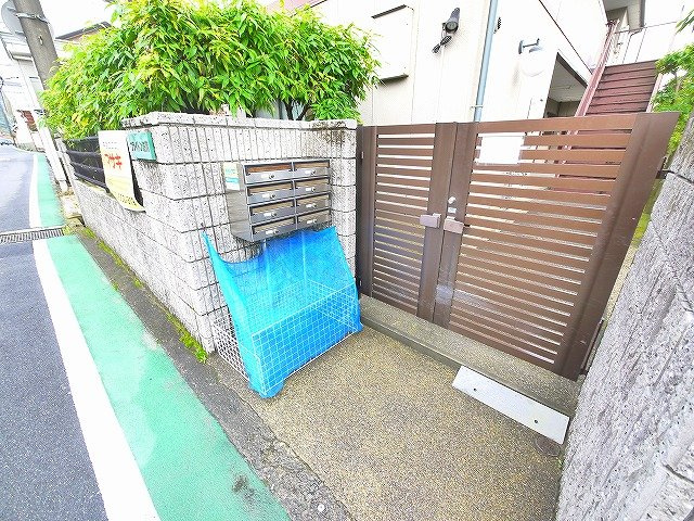 ブライトン法蓮のエントランス