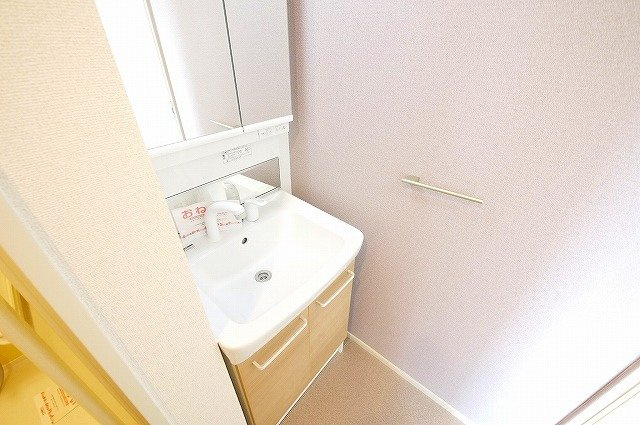 クレール（奈良市）の洗面所|お手入れもしやすいシャンプードレッサー。