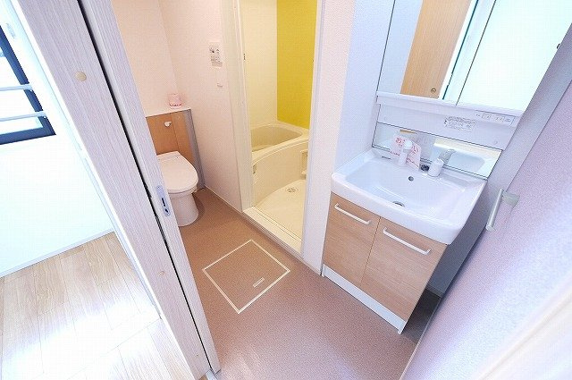 クレール（奈良市）の洗面所|脱衣スペースとしても利用できますよ。
