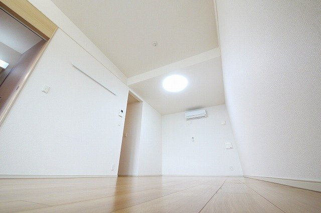 クレール（奈良市）の洋室|圧迫感を感じることが少ないお部屋です。