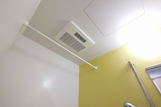 クレール（奈良市）の設備|雨の日でも洗濯物が乾く、浴室乾燥機付きです。