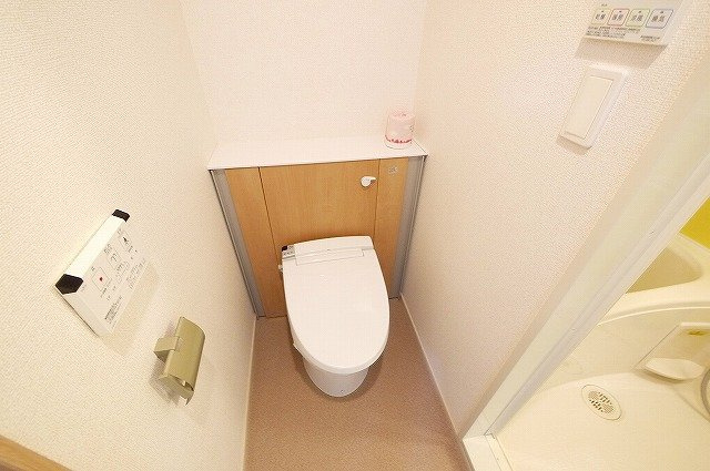 クレール（奈良市）のトイレ|コンパクトなトイレです。