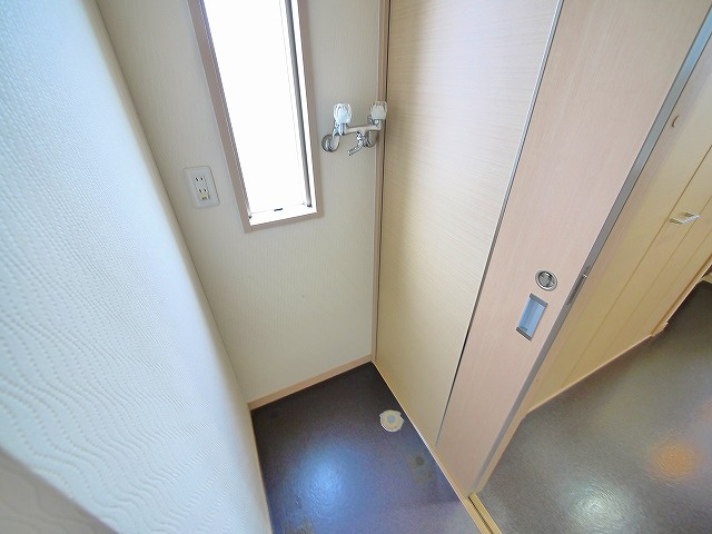 協栄ビル大宮（三条大路１丁目）の設備|室内洗濯機置場です