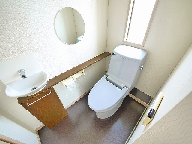 協栄ビル大宮（三条大路１丁目）のトイレ|落ち着いた色調のトイレです