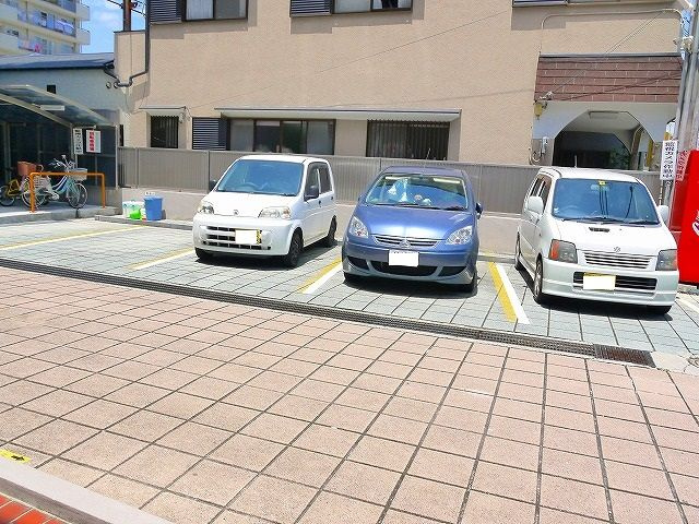第3西田ビルロイヤルハイツの駐車場|駐車場に車を止められます