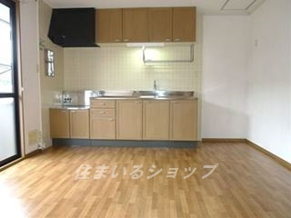 広島市安佐北区落合５丁目のアパートの居間・リビング