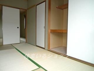 広島市安佐北区落合５丁目のアパートの収納