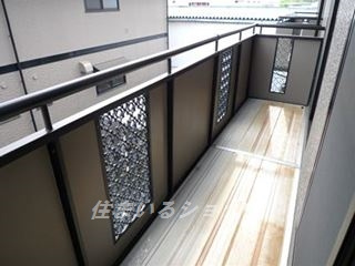 広島市安佐北区落合５丁目のアパートのバルコニー
