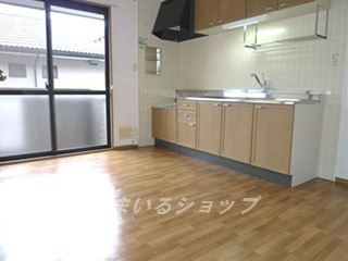 広島市安佐北区落合５丁目のアパートの居間・リビング