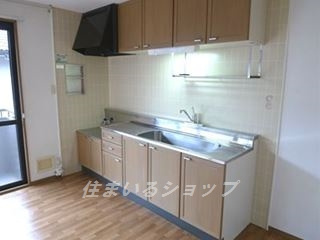 広島市安佐北区落合５丁目のアパートのキッチン