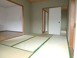 広島市安佐北区落合５丁目のアパートの寝室