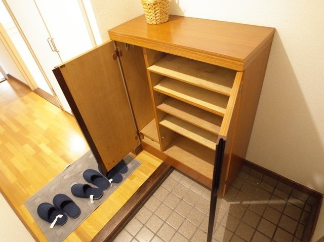 リバーサイド西新の玄関| リバーサイド西新（2ＬＤＫ）