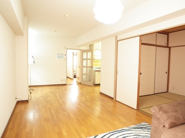 リバーサイド西新の居間・リビング| リバーサイド西新（2ＬＤＫ）