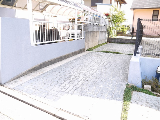 東本戸建リースBの駐車場