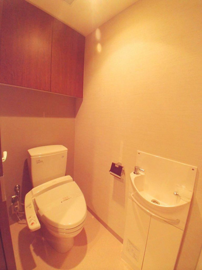 【トイレ】 | マチュリティ小石川 | ウォシュレット・手洗いカウンター付きです。