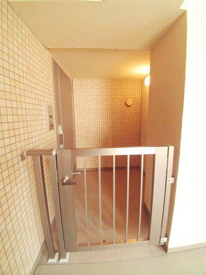 【玄関】 | マチュリティ小石川 | ポーチ付きの玄関です。