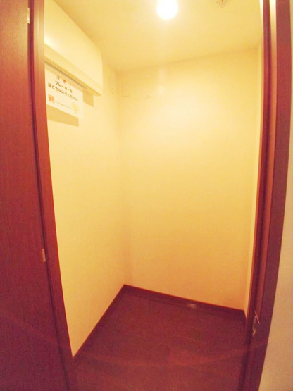 【収納】 | マチュリティ小石川 | 玄関にある大型クローゼットです。