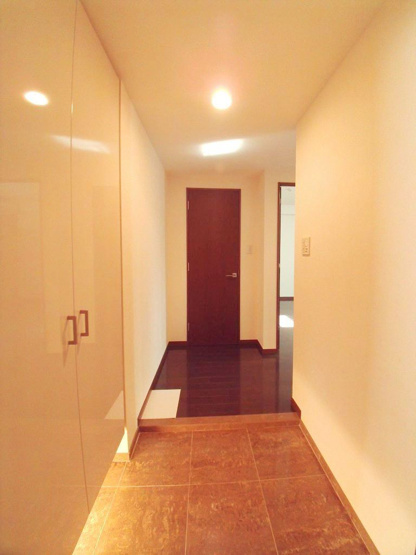 【玄関】 | マチュリティ小石川 | 収納も多い玄関スペース