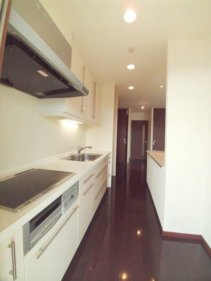 【キッチン】 | マチュリティ小石川 | 明るいキッチンは、IH３口コンロ・グリル付きです。