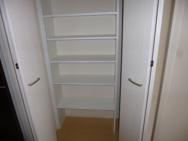 テラス東菅野の収納