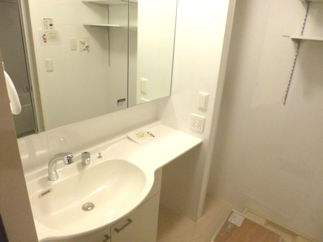 テラス東菅野の独立洗面台