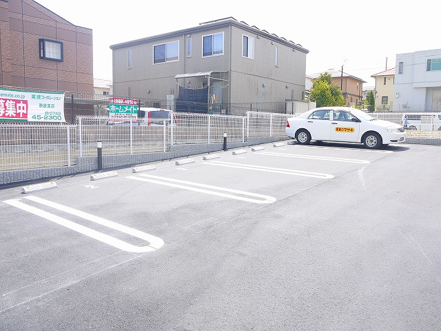 メゾンプロムナードの駐車場