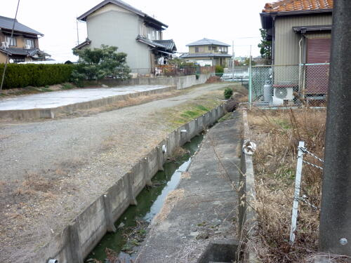桑名郡木曽岬町　売地の前面道路含む現地写真|現地写真
閑静な住宅地のため住環境良好です！
間口も約9.65ｍと広々としております！