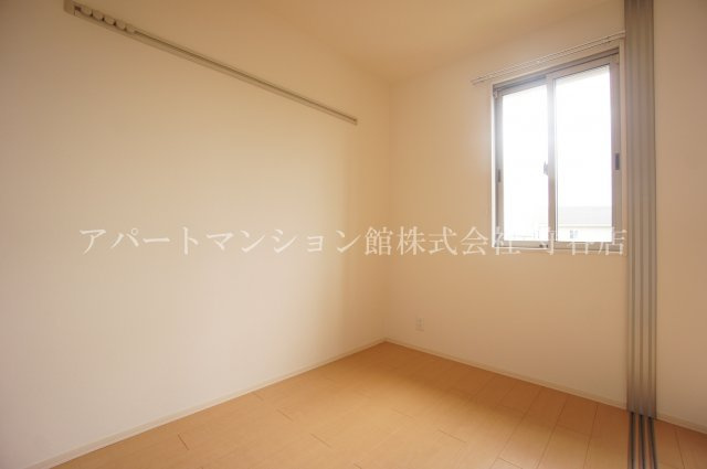 レセンテ紫峰ヶ丘Ｂの寝室|反転です