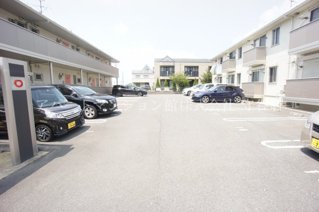 レセンテ紫峰ヶ丘Ｂの駐車場