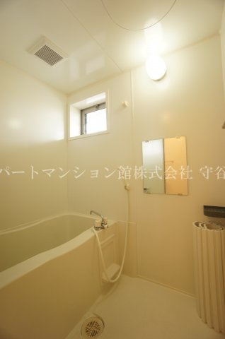 レセンテ紫峰ヶ丘Ｂの浴室|反転です