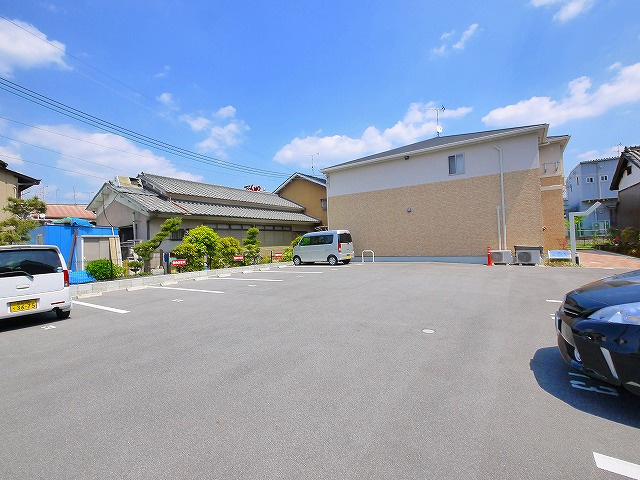 桜・フィオーレの駐車場