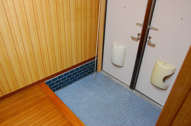 南京終事務所の玄関